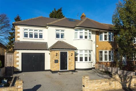 <b>4</b> <b>Bedrooms</b>. . 4 bedroom house for sale in chingford